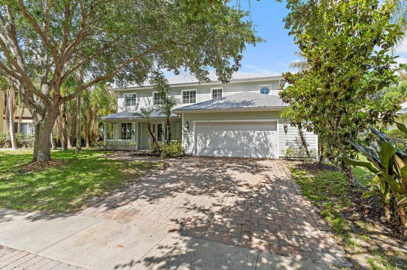 5 bedroom Single Family Residence at 1138 SW Lighthouse Drive, Harbour Pointe, Palm City — photo 2