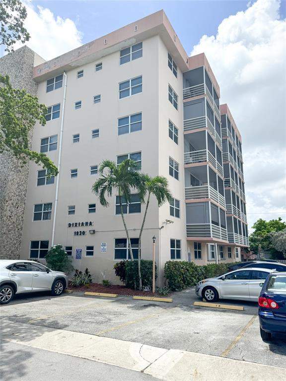2 bedroom Condominium at 1830 Dixianna Street #201, Dixiana Condo, Hollywood — photo 2