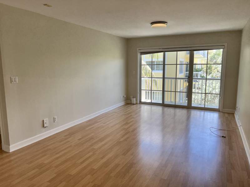 2 bedroom Condominium at 1515 E Broward Boulevard #305, Pine Crest Village I At, Fort Lauderdale — photo 3