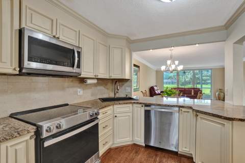3621 Oaks Clubhouse Drive #101, Pompano Beach FL - photo 12 of 47