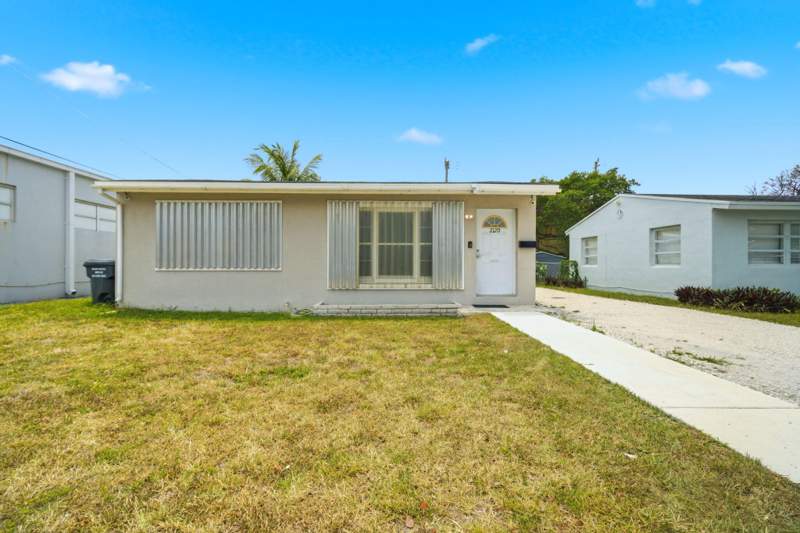 2 bedroom Single Family Residence at 2120 Taylor Street, HOLLYWOOD LITTLE RANCHES, Hollywood — photo 1
