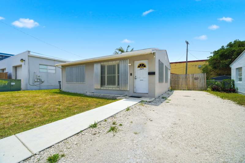 2 bedroom Single Family Residence at 2120 Taylor Street, HOLLYWOOD LITTLE RANCHES, Hollywood — photo 2