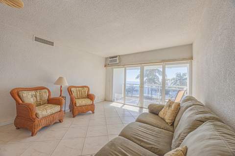500 SE 21st Avenue #403, Deerfield Beach FL - photo 9 of 35