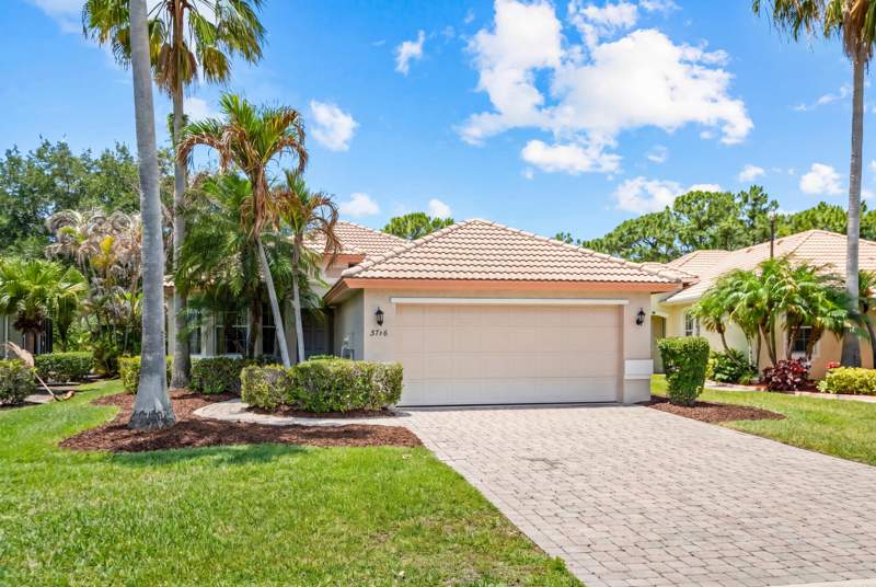 4 bedroom Single Family Residence at 3716 NW Deer Oak Drive, Jensen Beach Golf And Country Club, Jensen Beach — photo 4