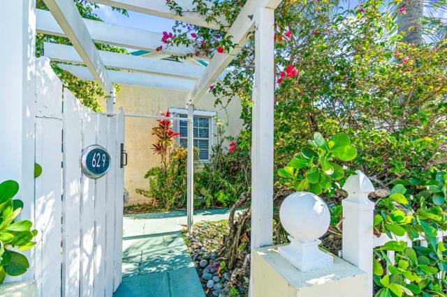 629 Selkirk Street home for sale in Gardens The West Palm Beach