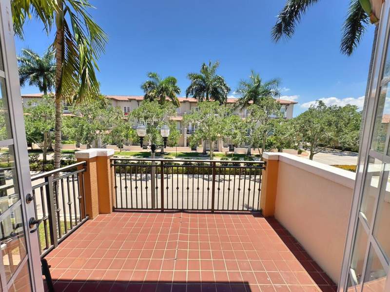 2 bedroom Townhouse at 474 SW 147th Avenue, Cobblestone Condo, Pembroke Pines — photo 3
