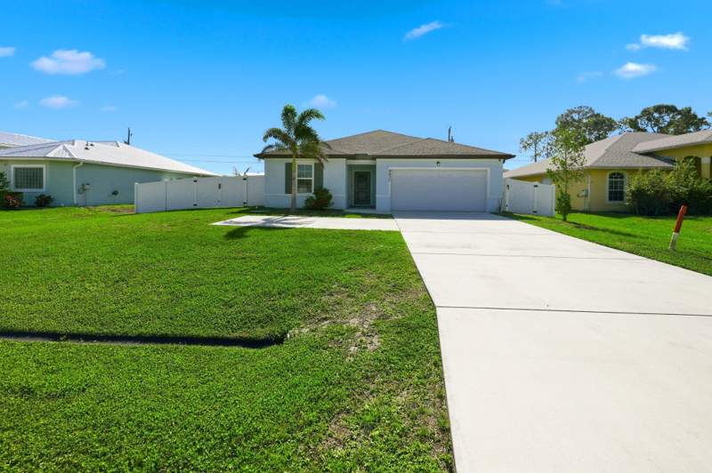 4 bedroom Single Family Residence at 4633 SW Savona Boulevard, Port St Lucie Section 33, Port St. Lucie — photo 2
