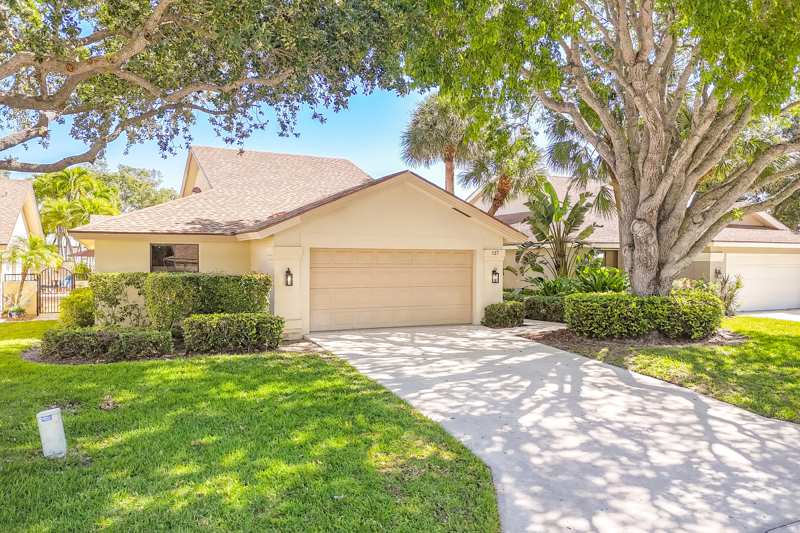 3 bedroom Single Family Residence at 137 Harbourside Circle, River, Jupiter — photo 1