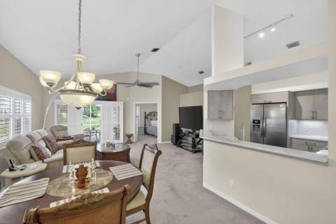 2097 Bonisle Circle, Riviera Beach FL - photo 10 of 36