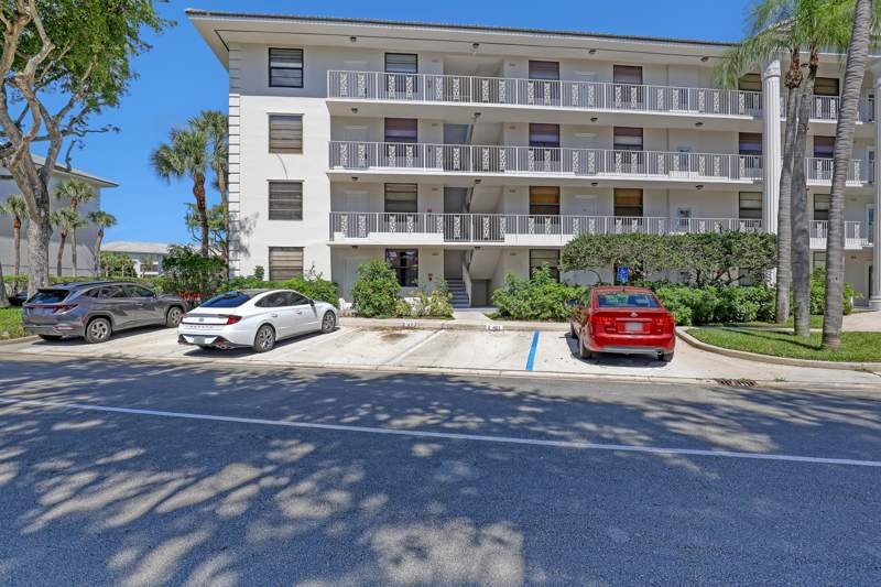 2 bedroom Condominium at 3650 Whitehall Drive #201, Whitehall Condo Of The Lands Of The President, West Palm Beach — photo 3
