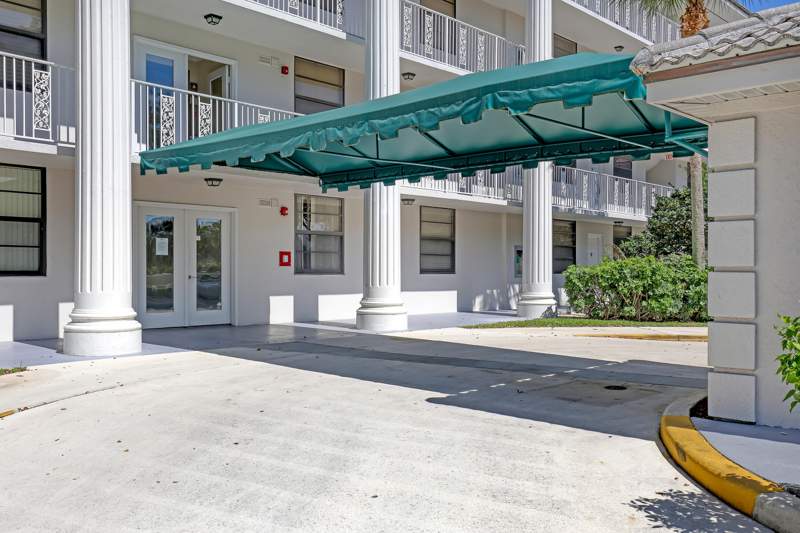 2 bedroom Condominium at 3650 Whitehall Drive #201, Whitehall Condo Of The Lands Of The President, West Palm Beach — photo 4