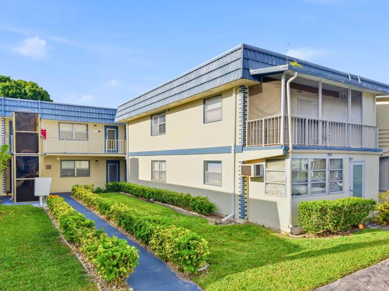 1 bedroom Condominium at 202 Brittany E, Kings Point Brittany Condos, Delray Beach — photo 2