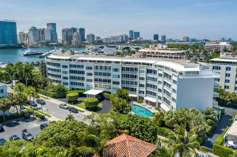 3 bedroom Stock Cooperative at 389 S Lake Drive #Phb, Three Eighty Nine Corp Lessee, Palm Beach — photo 3