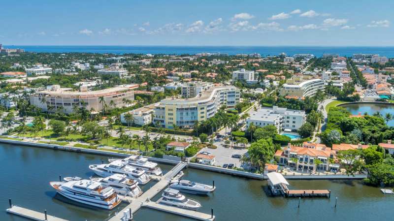 3 bedroom Stock Cooperative at 389 S Lake Drive #Phb, Three Eighty Nine Corp Lessee, Palm Beach — photo 1