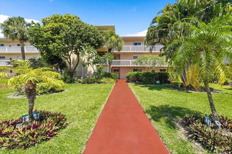 2 bedroom Condominium at 2856 S Garden Dr Drive #212, Lake Clarke Gardens Condo 23, Lake Worth — photo 1