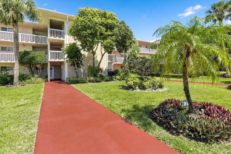 2 bedroom Condominium at 2856 S Garden Dr Drive #212, Lake Clarke Gardens Condo 23, Lake Worth — photo 3