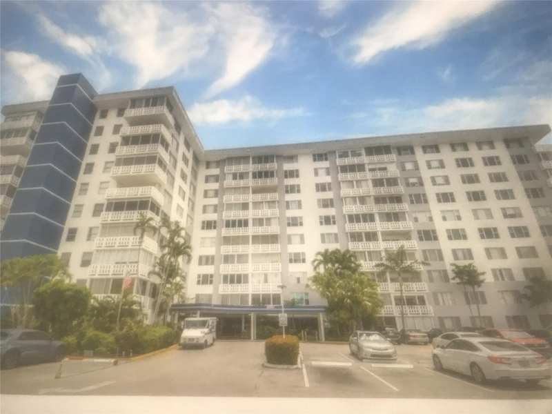 1 bedroom Condominium at 4350 Hillcrest Drive #704, hillcrest east, Hollywood — photo 1