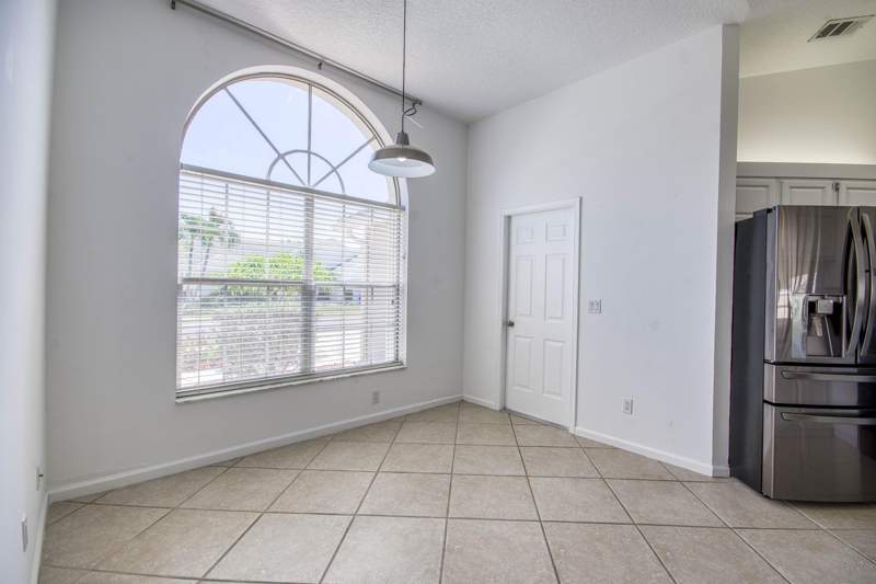 3 bedroom Single Family Residence at 252 Moccasin Trail, Eagle Ridge at Indian Creek, Jupiter — photo 4