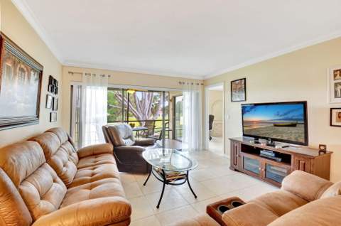5715 Fairway Park Drive #201, Boynton Beach FL - photo 8 of 37