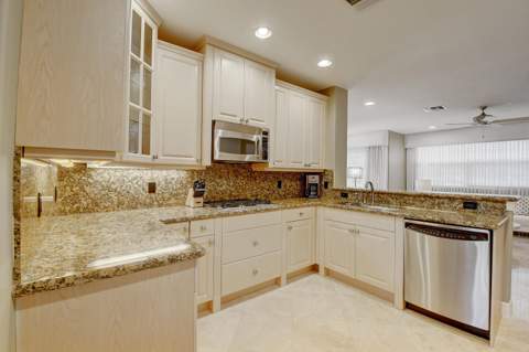 5645 NE Trieste Way, Boca Raton FL - photo 13 of 36