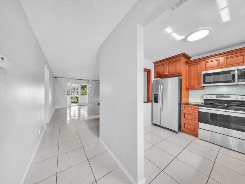 1 bedroom Villa at 417 SW Natura Avenue #B, Natura, Deerfield Beach — photo 4