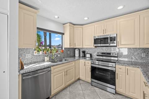 7533 Glendevon Lane #905, Delray Beach FL - photo 11 of 33