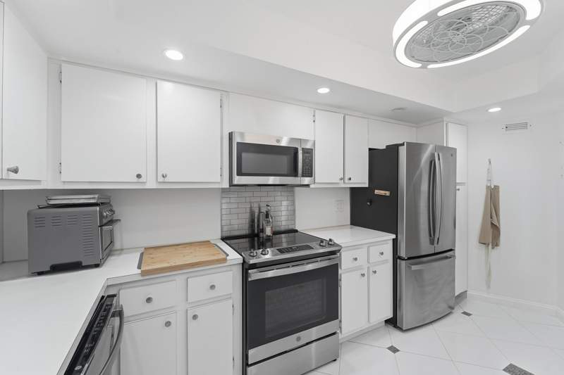 1 bedroom Condominium at 2681 S Course Drive #808, No 22 Palm-Aire Country Club, Pompano Beach — photo 2