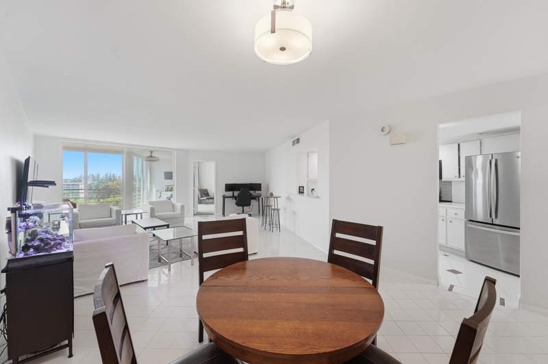 1 bedroom Condominium at 2681 S Course Drive #808, No 22 Palm-Aire Country Club, Pompano Beach — photo 4