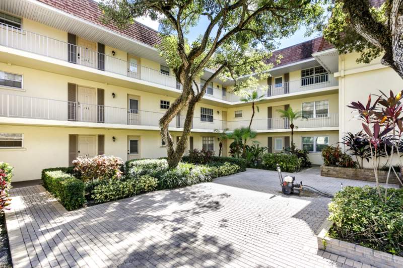 2 bedroom Condominium at 5510 Tamberlane Circle #242, Tamberlane 2 Condo, Palm Beach Gardens — photo 2
