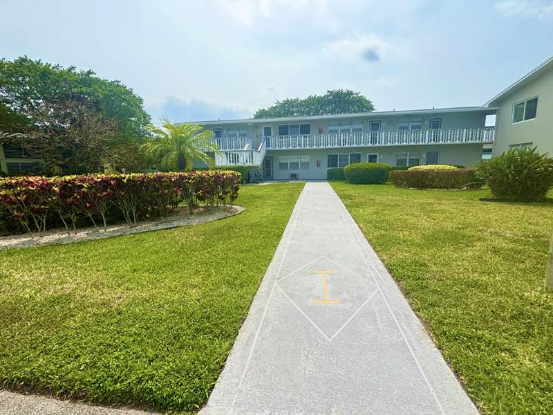 1 bedroom Condominium at 203 Farnham I, FARNHAM I CONDO, Deerfield Beach — photo 2