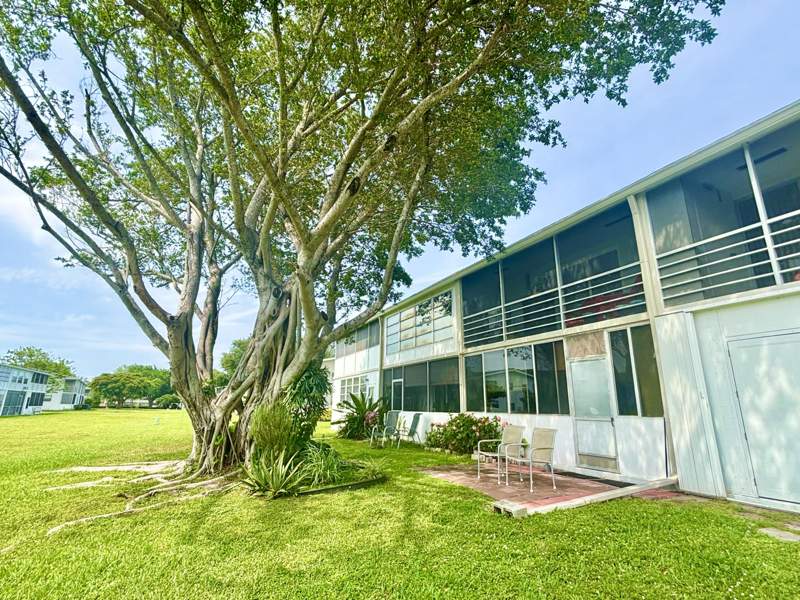 1 bedroom Condominium at 203 Farnham I, FARNHAM I CONDO, Deerfield Beach — photo 3