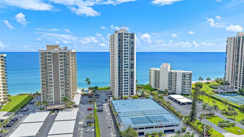 2 bedroom Condominium at 5420 N Ocean Drive #305, Connemara, Singer Island — photo 3