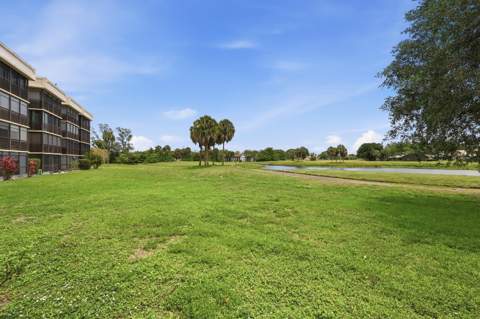3231 Holiday Springs Boulevard #110, Margate FL - photo 23 of 37
