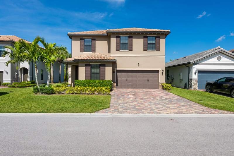 5 bedroom Single Family Residence at 4819 Chantilly Road, Fields At Gulfstream Polo Pud Plat Six Replat, Lake Worth — photo 2