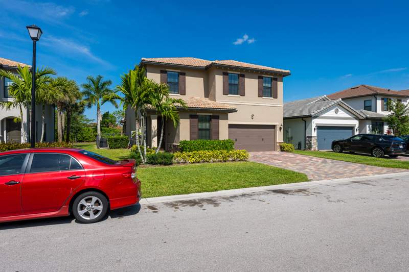 5 bedroom Single Family Residence at 4819 Chantilly Road, Fields At Gulfstream Polo Pud Plat Six Replat, Lake Worth — photo 3