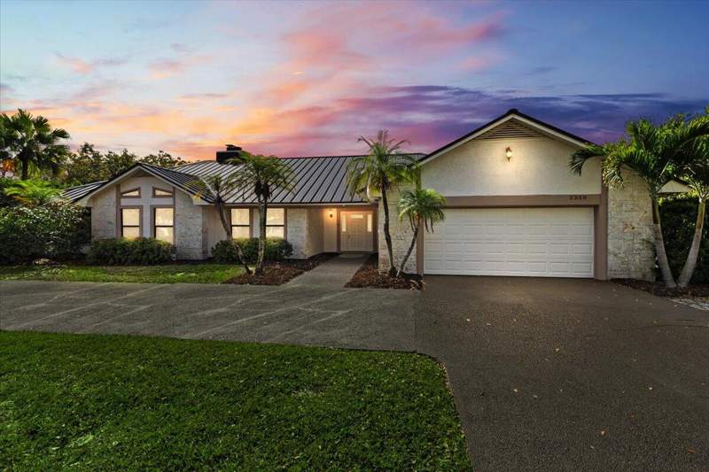 5 bedroom Single Family Residence at 2350 NW 105th Terrace, CORAL SPRINGS COUNTRY CLUB, Coral Springs — photo 3