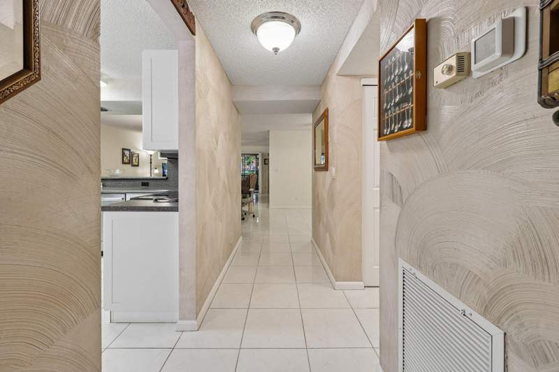 2 bedroom Condominium at 9681 E Sills Dr #102, Sun Valley East, Boynton Beach — photo 2