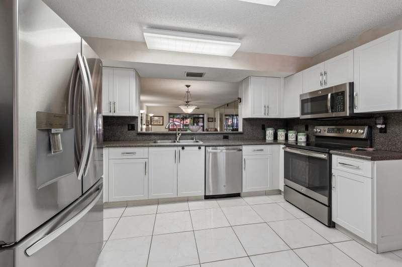 2 bedroom Condominium at 9681 E Sills Dr #102, Sun Valley East, Boynton Beach — photo 4
