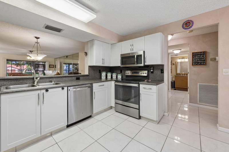 2 bedroom Condominium at 9681 E Sills Dr #102, Sun Valley East, Boynton Beach — photo 5