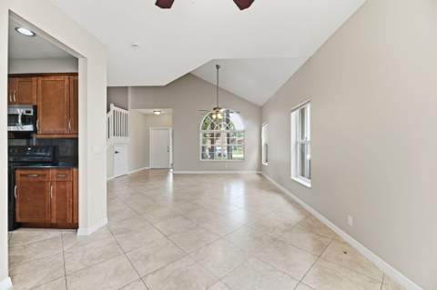 7634 Trenton Drive, Lake Worth FL - photo 8 of 36