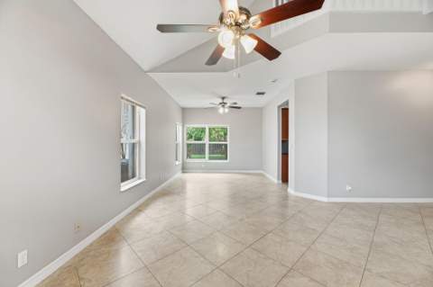 7634 Trenton Drive, Lake Worth FL - photo 15 of 36