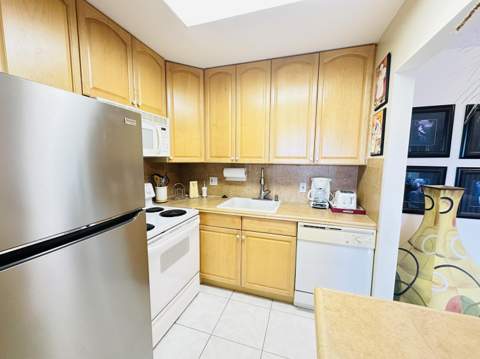 4038 Berkshire B, Deerfield Beach FL - photo 9 of 59