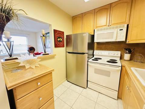 4038 Berkshire B, Deerfield Beach FL - photo 10 of 59