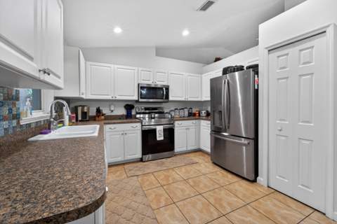 706 Osceola Avenue, Fort Pierce FL - photo 15 of 37