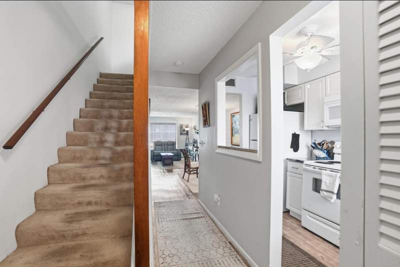 2 bedroom Condominium at 1300 Seaway Drive #D6, La Entrada Del Mar Condominium, Fort Pierce — photo 4
