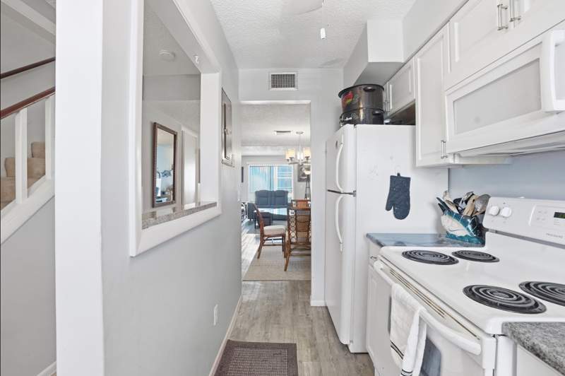 2 bedroom Condominium at 1300 Seaway Drive #D6, La Entrada Del Mar Condominium, Fort Pierce — photo 5