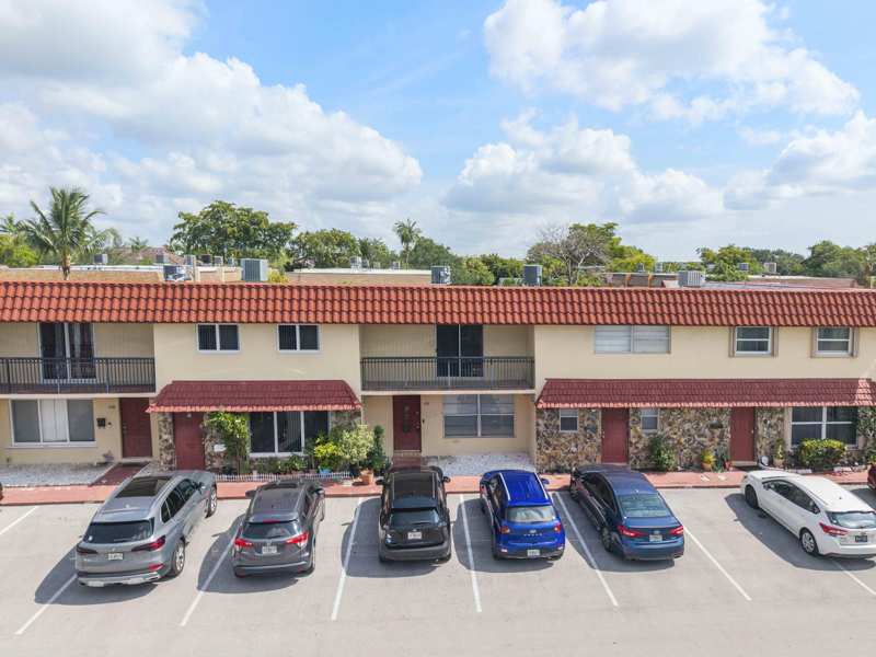 3 bedroom Townhouse at 6659 SW 41st Place #38, Brentwood Townhouse 2, Davie — photo 1