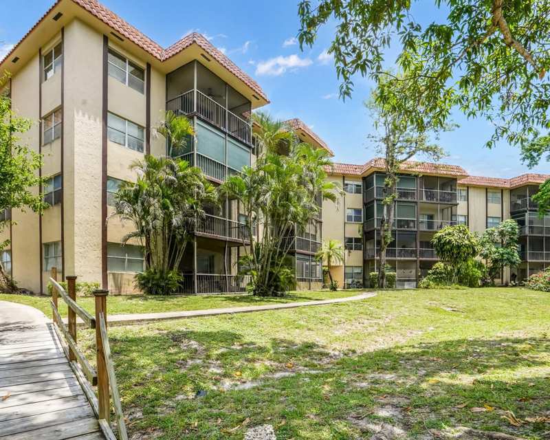 1 bedroom Condominium at 6201 N Falls Cir Drive #109, The Falls At Inverrary, Lauderhill — photo 1