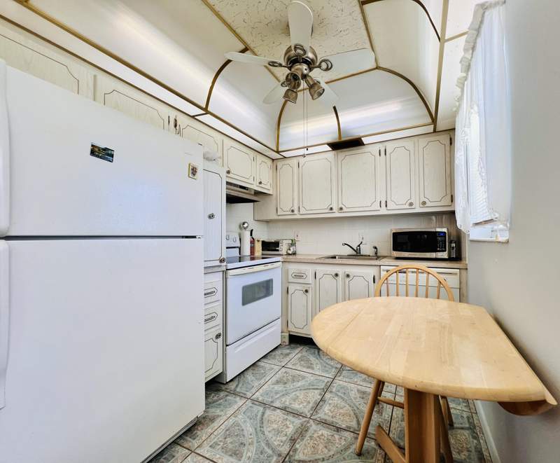 2 bedroom Condominium at 57 Chatham C, Century Village - Chatham Condos, West Palm Beach — photo 3
