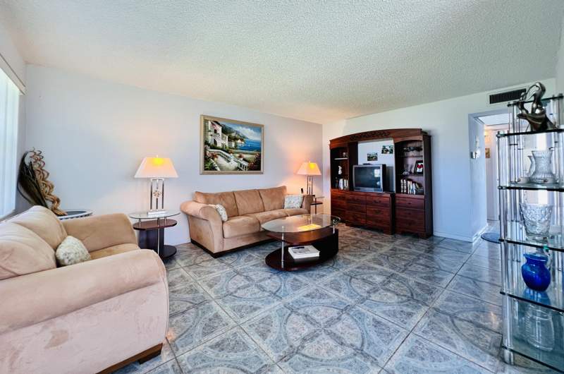 2 bedroom Condominium at 57 Chatham C, Century Village - Chatham Condos, West Palm Beach — photo 5
